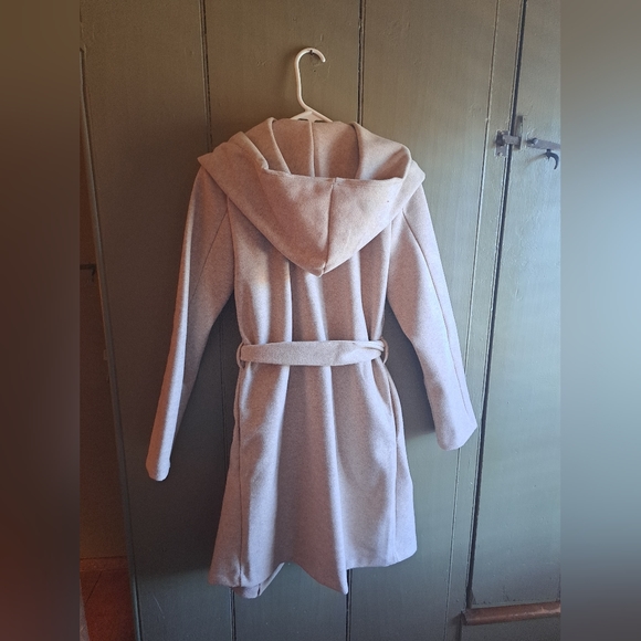 Haute Monde Tie waist hooded coat in color Oatmeal - Picture 3 of 5